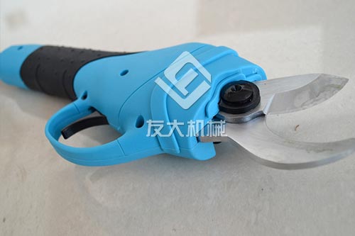 果樹(shù)修剪怎么能少了電動(dòng)修枝剪呢